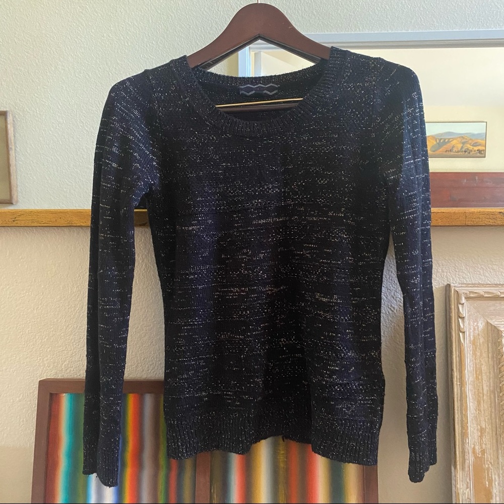 Black and gold metallic sweater top ✨